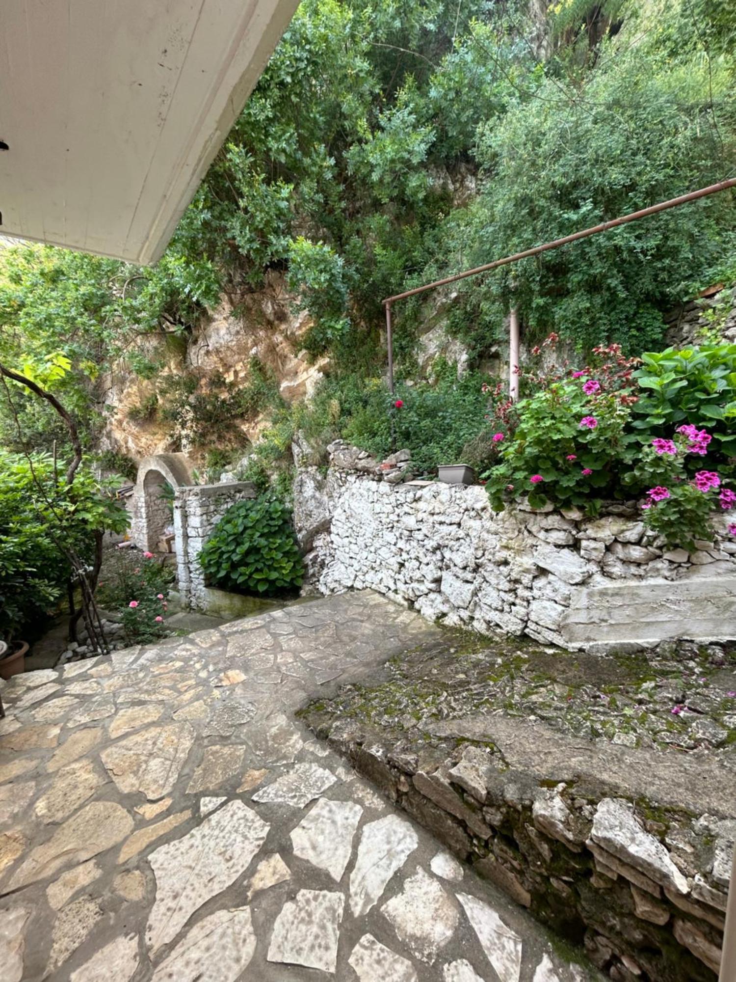 Gkiko'S Guest House Qeparo Exterior foto